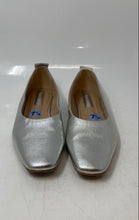Load image into Gallery viewer, Franco Sarto Womens Vana Silver Tone Leather Slip-On Ballet Flats Size 7 1/2