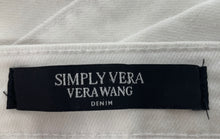 Load image into Gallery viewer, Authentic Simply Vera Vera Wang Womens White Denim Mid-Rise Capri Jeans Size 6