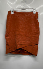 Load image into Gallery viewer, Guess Womens Rust Flat Front Back Zipper Short Straight & Pencil Skirt Size M