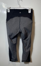 Load image into Gallery viewer, Lululemon Womens Black & Gray Train Time Pull-On Cropped Leggings Size 6