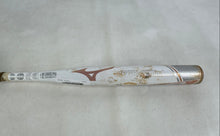 Load image into Gallery viewer, Mizuno Finch Youth Lightweight Metal Alloy Fastpitch Softball Bat 18 Oz.