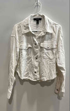 Load image into Gallery viewer, Forever 21 Womens White Long Sleeve Pockets Collared Cropped Denim Jacket Size S