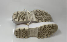 Load image into Gallery viewer, Converse Womens Chuck Taylor All Star Lugged 565902C White Sneakers Shoes Size 7