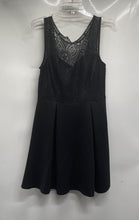 Load image into Gallery viewer, Francesca’s Womens Black Floral Sleeveless Pullover Fit And Flare Dress Size L
