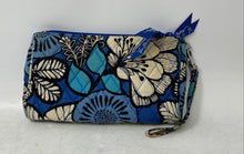 Load image into Gallery viewer, Vera Bradley Womens Blue Floral Print Quilted Wristlet Wallet