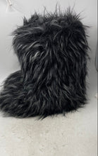Load image into Gallery viewer, Unbranded Womens Gray Fluffy Pull-On Winter Snow Boots Size 10