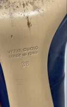 Load image into Gallery viewer, Vero Cuoio Womens Dark Blue Pointed Toe Pump Heels Size EU 38 Made In Italy