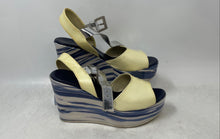 Load image into Gallery viewer, AGL Attilio Giusti Leombruni Womens Navy Blue Beige Platform Heels Size 6.5