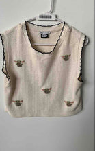 Load image into Gallery viewer, Zara Womens Beige Star Wars Baby Yoda Embroidered Knit Cropped Vest Sweater Sz M
