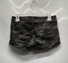 Load image into Gallery viewer, Express Womens Green Camouflage Pockets Flat Front Mini Utility Shorts Size 00