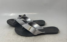 Load image into Gallery viewer, Melissa+Jason Wu Womens Silver Bow Jelly Slip-On Flip-Flop Sandals Size 8