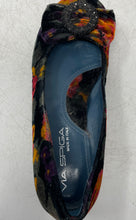 Load image into Gallery viewer, Via Spiga Womens Multicolor Floral Velvet Slip-On Round Toe Ballet Flats Size 5M