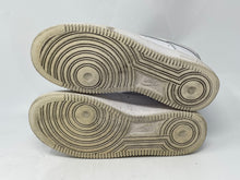 Load image into Gallery viewer, Authentic Nike Womens Air Force 1 Low '07 White Sneakers Shoes Size 8.5 Stained