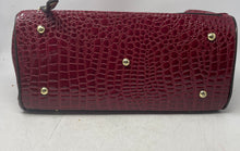 Load image into Gallery viewer, Samantha Brown Womens Red Black Croc Embossed Leather Zip Top Dowel Tote Bag