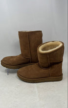 Load image into Gallery viewer, Ugg Womens Classic Short II Khaki Suede Round Toe Pull-On Ice Snow Boots Size 8