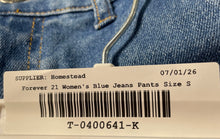 Load image into Gallery viewer, Forever 21 Womens Blue Denim Flat Front Utility Pockets Cargo Jeans Pants Size S