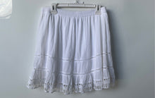 Load image into Gallery viewer, Old Navy Womens White Elastic Waist Crochet Hem Pull-On Mini Skirt Size M