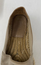Load image into Gallery viewer, Authentic Tory Burch Womens Everly Brown Gray Espadrille Shoes 6.5M Damaged Worn