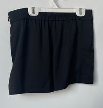 Load image into Gallery viewer, Ann Taylor Loft Womens Black Flat Front Slash Pocket Side-Zip Chino Shorts Sz XS