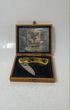 Load image into Gallery viewer, Wildlife Collection Lockback Pocket Knife Picture On Handle Eagle