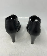 Load image into Gallery viewer, Michael Kors Womens Berkley Black Leather T-Strap Platform Sandals Size 8M