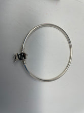Load image into Gallery viewer, Women's Unbranded Silver Bracelet. Unstamped. Weight 10.1gr