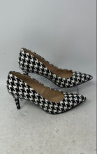 Load image into Gallery viewer, Alfani Womens Jeules White Black Step ’N Flex Slip-On Pump Heels Size 6.5M