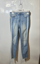 Load image into Gallery viewer, Hollister Womens Blue Denim High-Rise Crop Super Skinny Leg Jeans Sz 1R W25-26L