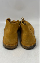 Load image into Gallery viewer, Clarks Original Mens Yellow Suede Round Toe Lace-Up Ankle Chukka Boots Size 11M