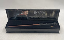 Load image into Gallery viewer, The Noble Collection Harry Potter's Wand With Illuminating Tip In Display Box