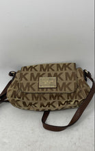 Load image into Gallery viewer, Michael Kors Womens Brown Signature Print Adjustable Strap Crossbody Bag