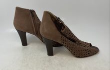 Load image into Gallery viewer, Marches Vous Womens Brown Leather Peep-Toe Laser-Cut Ankle Booties Size 9.5