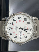 Load image into Gallery viewer, Timex Women's Silver-Tone Quartz Watch White Dial