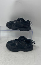 Load image into Gallery viewer, Nike Kids V5 RNR Black Round Toe Low Top Slip-On Sneaker Shoes Size 7C