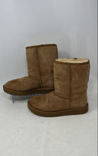 Load image into Gallery viewer, UGG Womens Classic Short II 1016223 Khaki Pull-On Round Toe Snow Boots Size 6