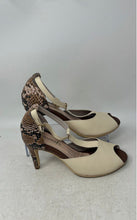 Load image into Gallery viewer, Dapper D Womens Dimitri Beige Printed Peep Toe Ankle Strap Heels Size 7
