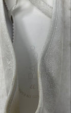 Load image into Gallery viewer, Bass 10 Womens Silver Glitter Leather Round Toe Slip-On Ballet Flats Size 37