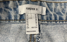 Load image into Gallery viewer, Forever 21 Womens Blue Denim Light Wash 5 Pocket Design Wide-Leg Jeans Pants 28