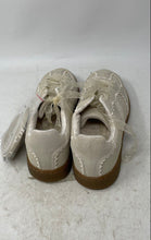 Load image into Gallery viewer, Cushionaire Womens Belinda Beige Low Top Lace-Up Sneaker Shoes Size 9