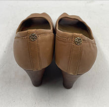 Load image into Gallery viewer, Authentic Tory Burch Womens Brown Leather Wedge Pump Heels Size 8.5M Damaged