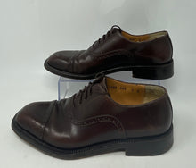Load image into Gallery viewer, Authentic Salvatore Ferragamo Mens Brown Leather Oxford Shoes Size 7 D Damaged