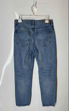 Load image into Gallery viewer, American Eagle Outfitters Womens Blue Stretch Cropped Jeans Pants Size 4