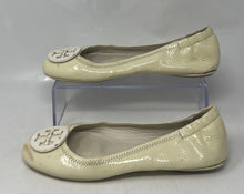 Load image into Gallery viewer, Authentic Tory Burch Womens Reva Ivory Slip-On Ballet Flats Size 7M Damaged