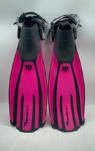 Load image into Gallery viewer, Mares Avanti Quattro Pink Black Open Heel Bungee Scuba Diving Fins Size Small