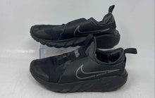 Load image into Gallery viewer, Nike Kids Flex Runner 2 Black Low Top Slip-On Sneaker Shoes Size 4.5Y