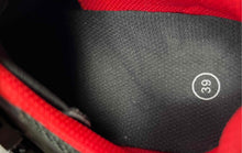 Load image into Gallery viewer, Peloton Unisex Black Red Low Top Hook And Loop Cycling Shoes Size EU 39