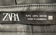 Load image into Gallery viewer, Zara Womens Black Flat Front Regular Fit Skinny Leg Trouser Pants Size L