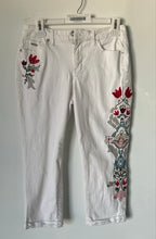Load image into Gallery viewer, Nine West Womens White Embroidered Floral Print Denim Capri Jeans Pants Size 4