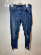 Load image into Gallery viewer, Express Womens Blue Denim 5 Pocket Design Mid Rise Cropped Jegging Jeans Size 6