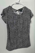 Load image into Gallery viewer, Liz Claiborne Womens Black White Abstract Floral Flutter Sleeve Blouse Top Sz S
